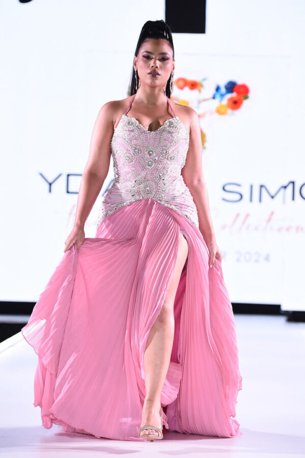 Model walks for ydamys Simo at Runway 7 NYFW Sony Hall Photo By Ilya S. Savenok